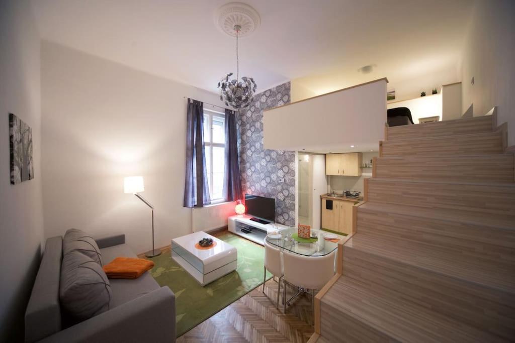 Apartment Pedestrian Area, Center *